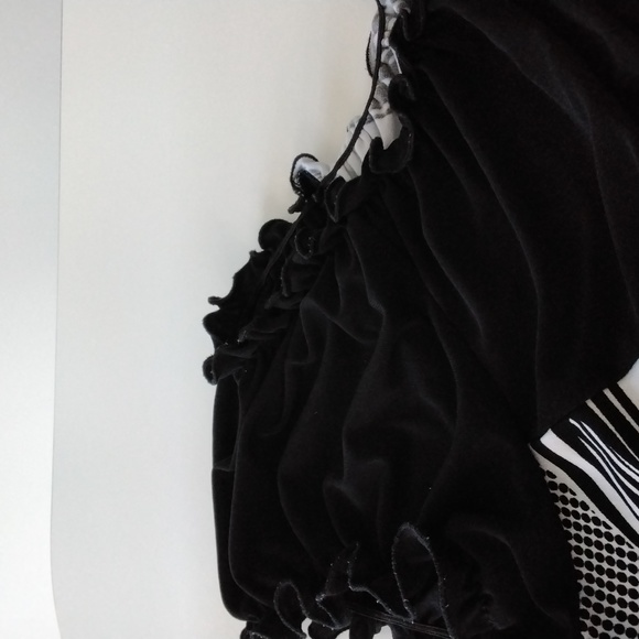 Ladies black and white top - Picture 5 of 5